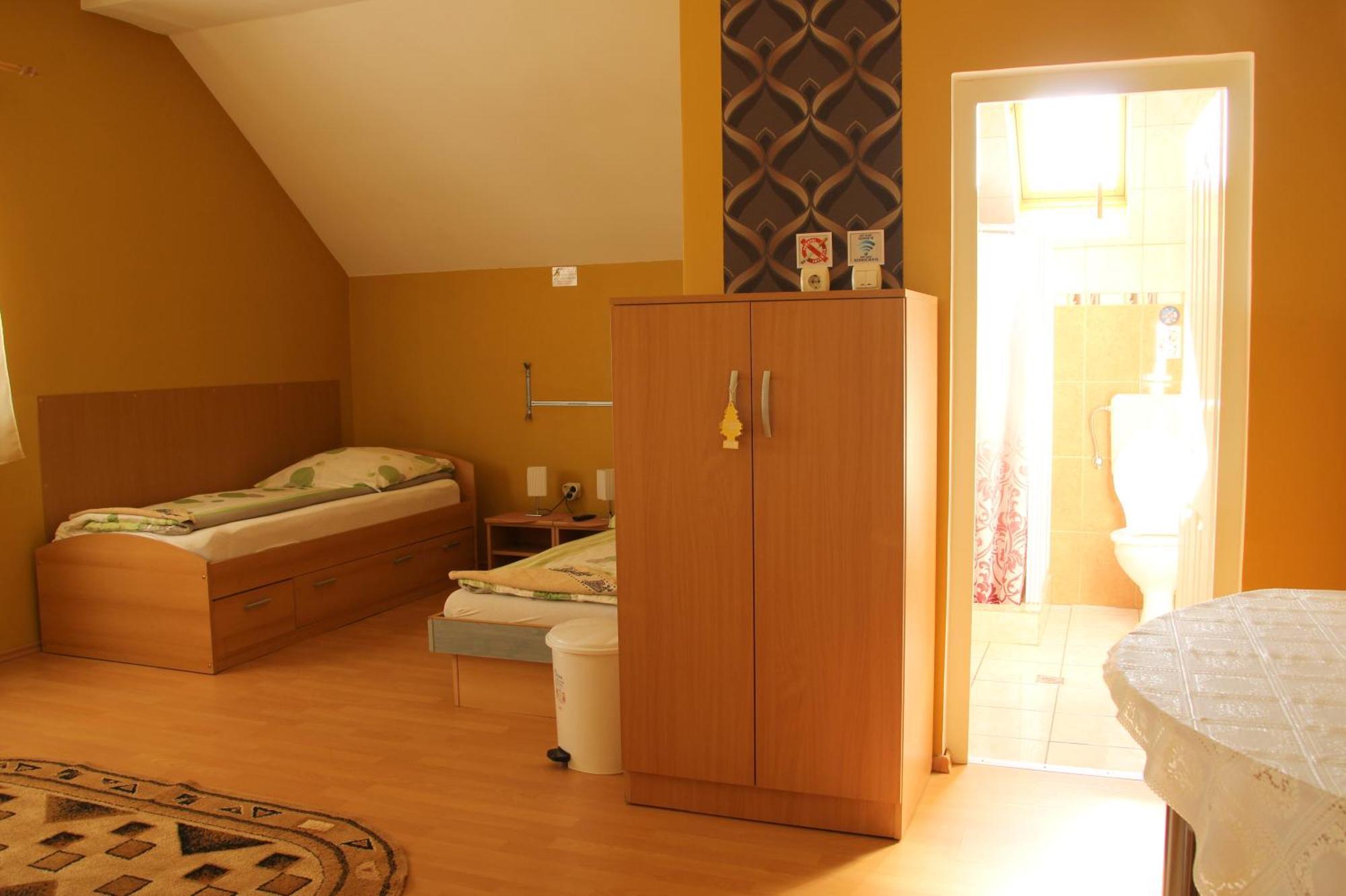 Szasz&Szasz Panzio Bed and Breakfast Gheorgheni  Exteriör bild