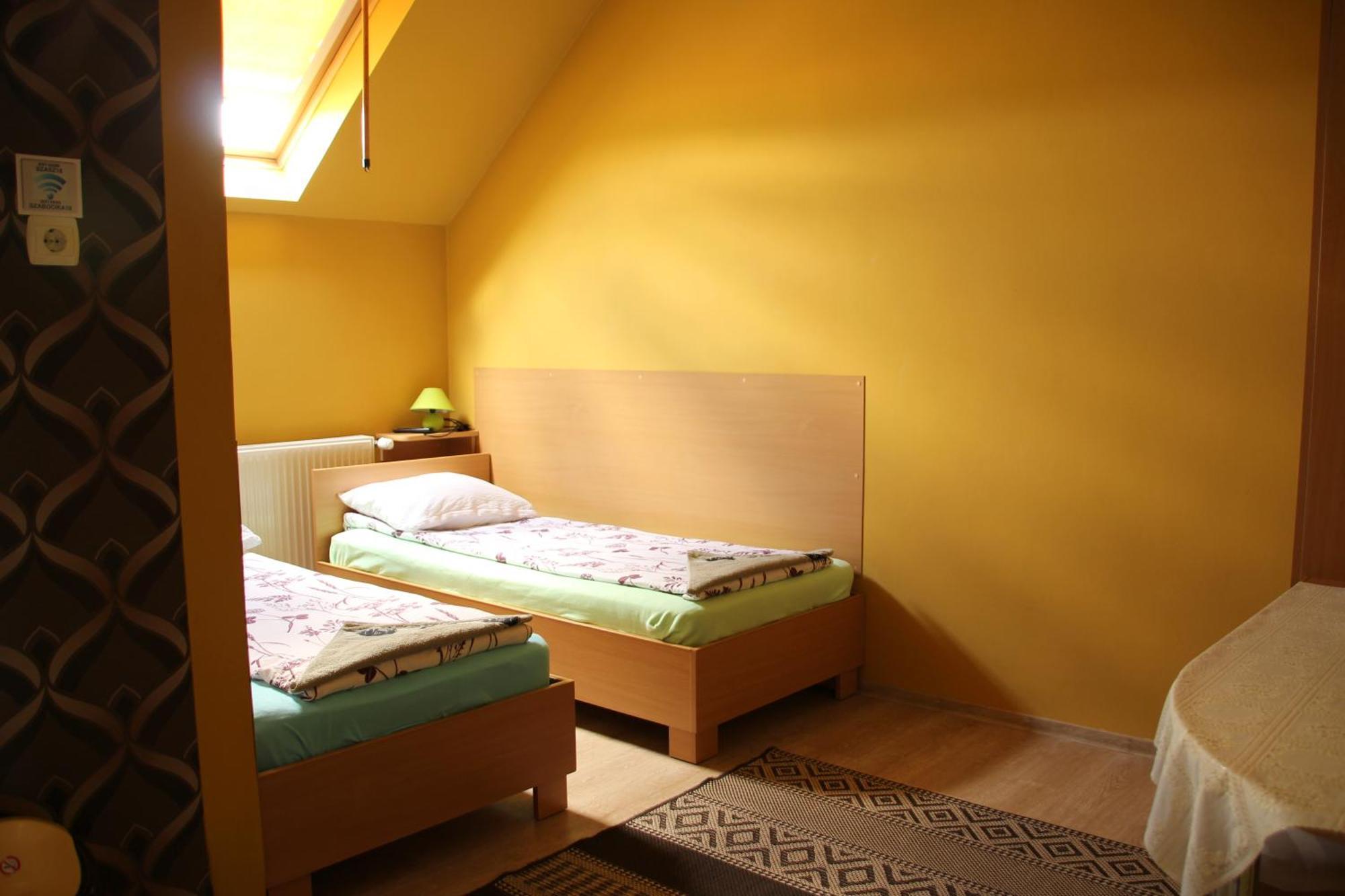 Szasz&Szasz Panzio Bed and Breakfast Gheorgheni  Exteriör bild
